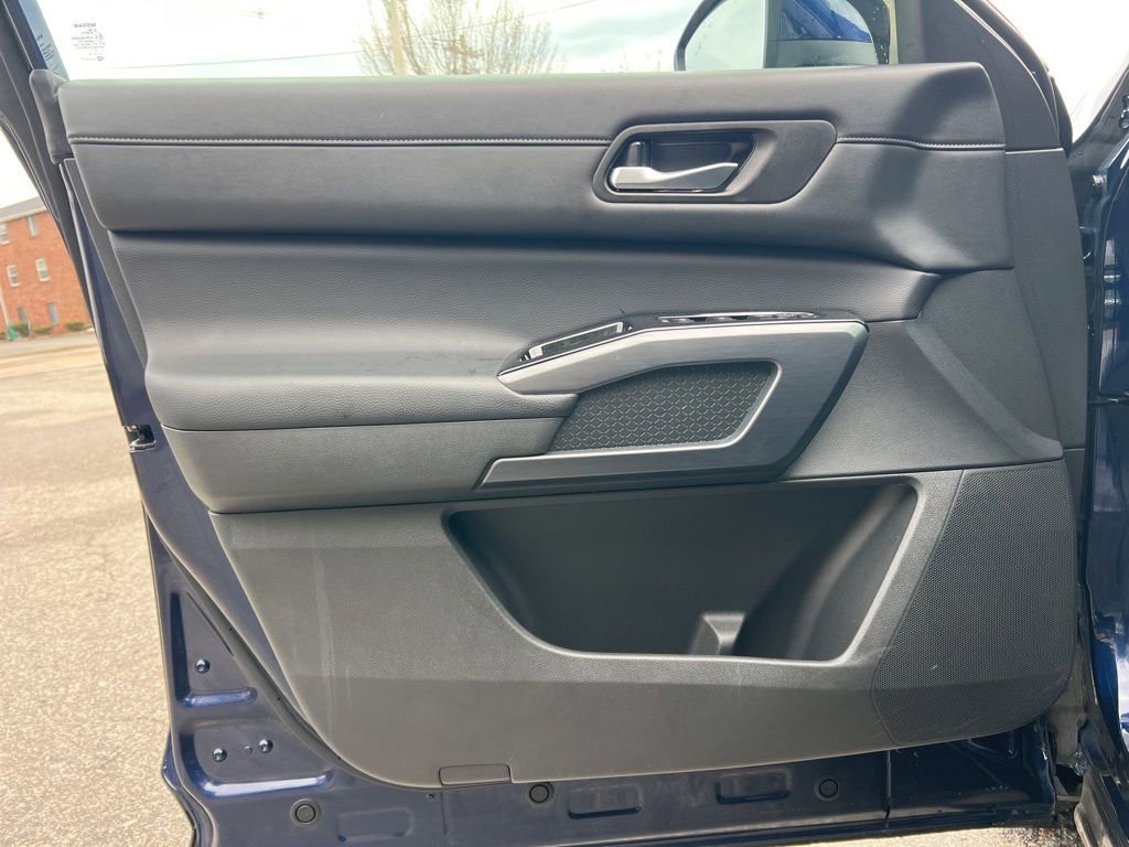 Used 2024 Nissan Pathfinder SL image 12