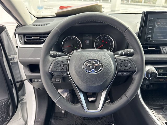 Used 2022 Toyota RAV4 XLE Premium image 14
