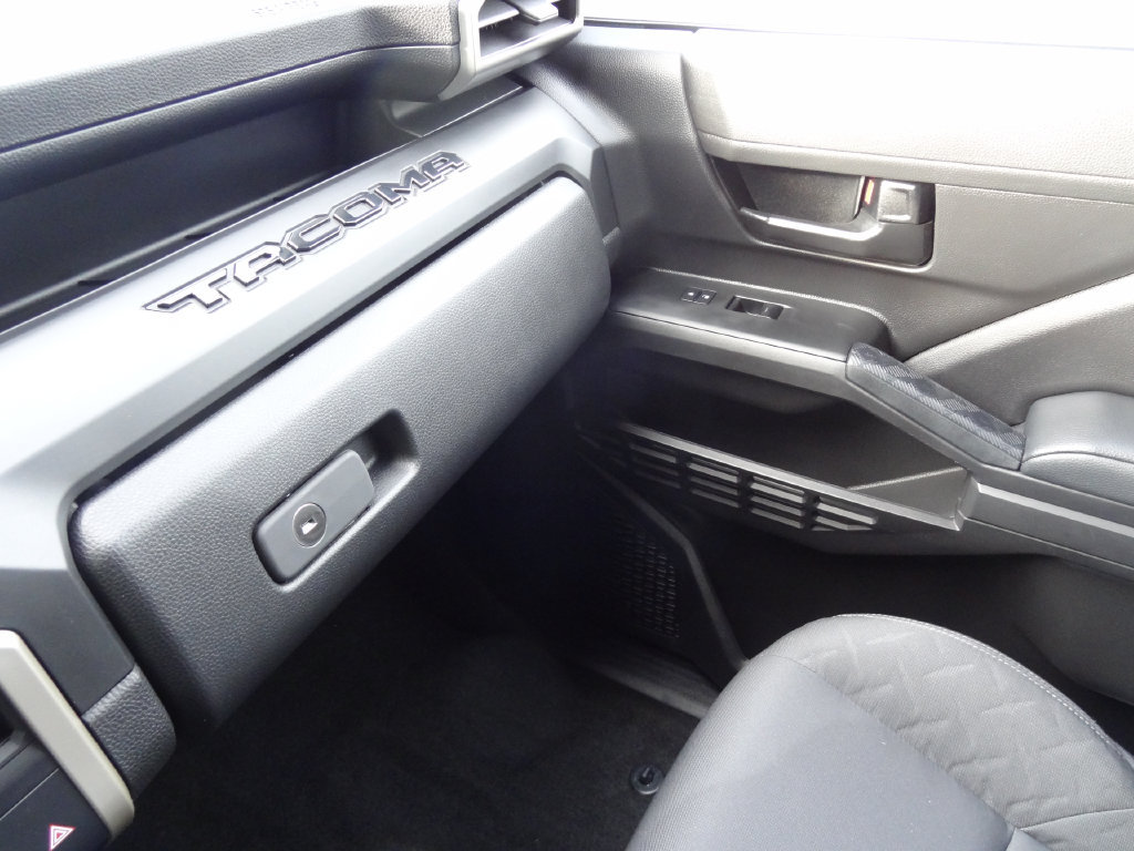 Used 2024 Toyota Tacoma SR w/ SR Upgrade Package AWD/4WD image 32