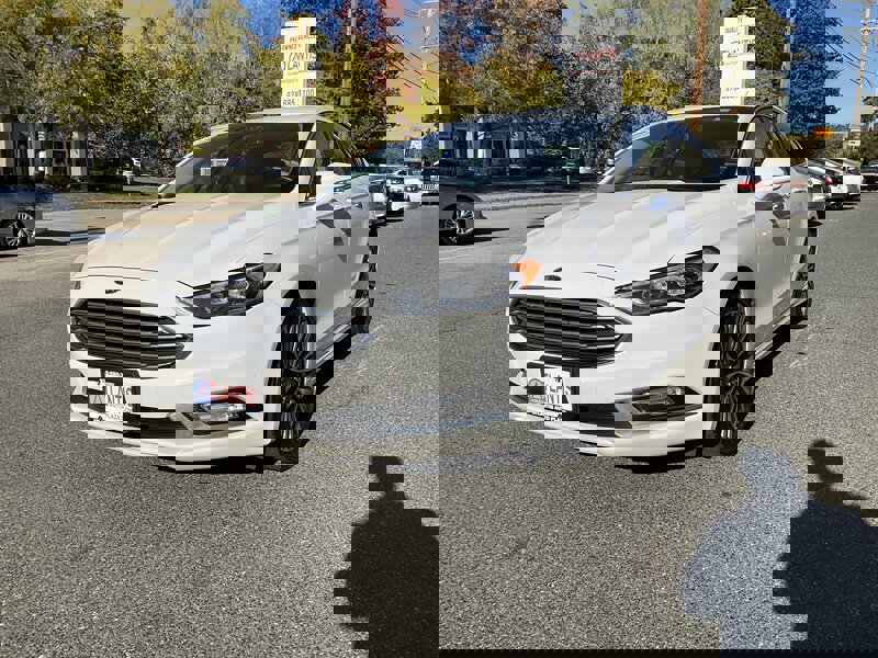 Used 2017 Ford Fusion SE w/ Fusion SE Technology Package