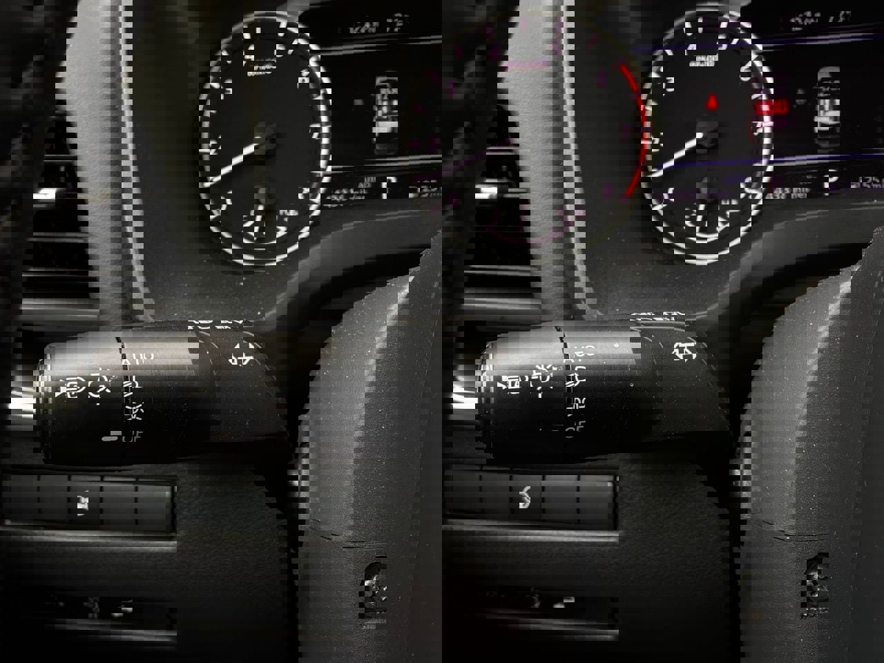 Used 2025 Nissan Rogue SV image 35