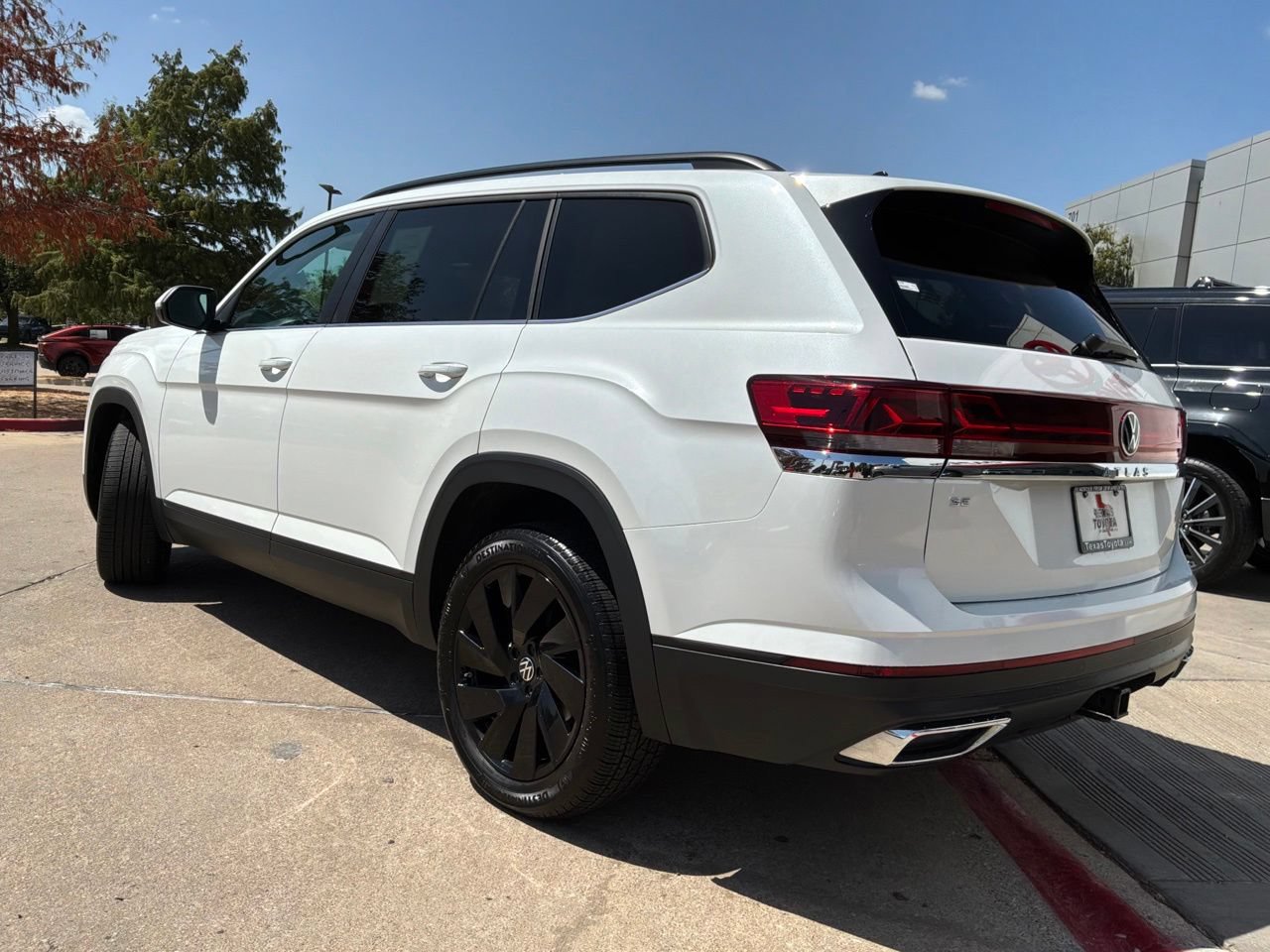 Used 2026 Volkswagen Atlas SE FWD image 8