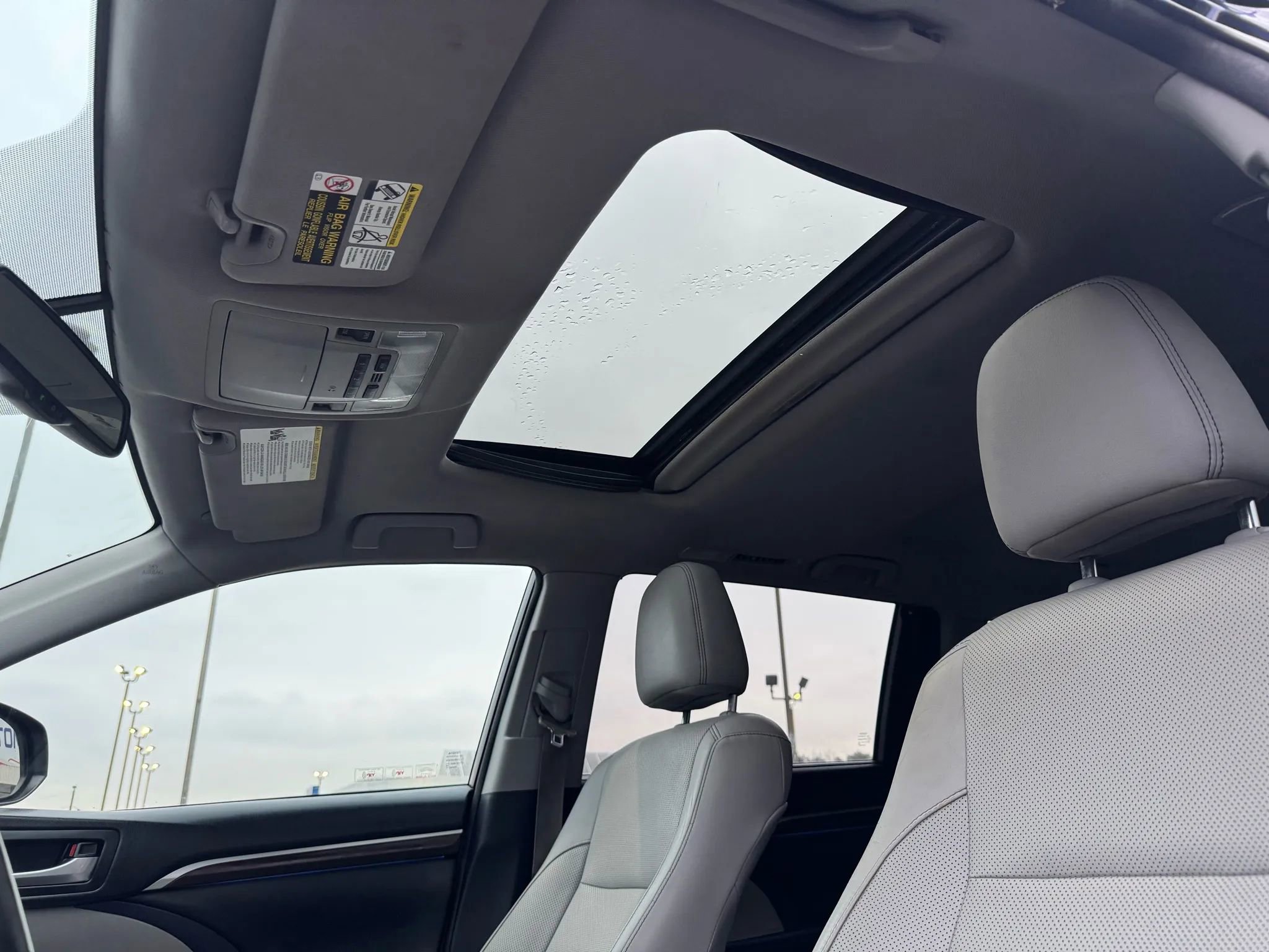 Used 2014 Toyota Highlander Limited w/ Preferred Accessory Package image 31