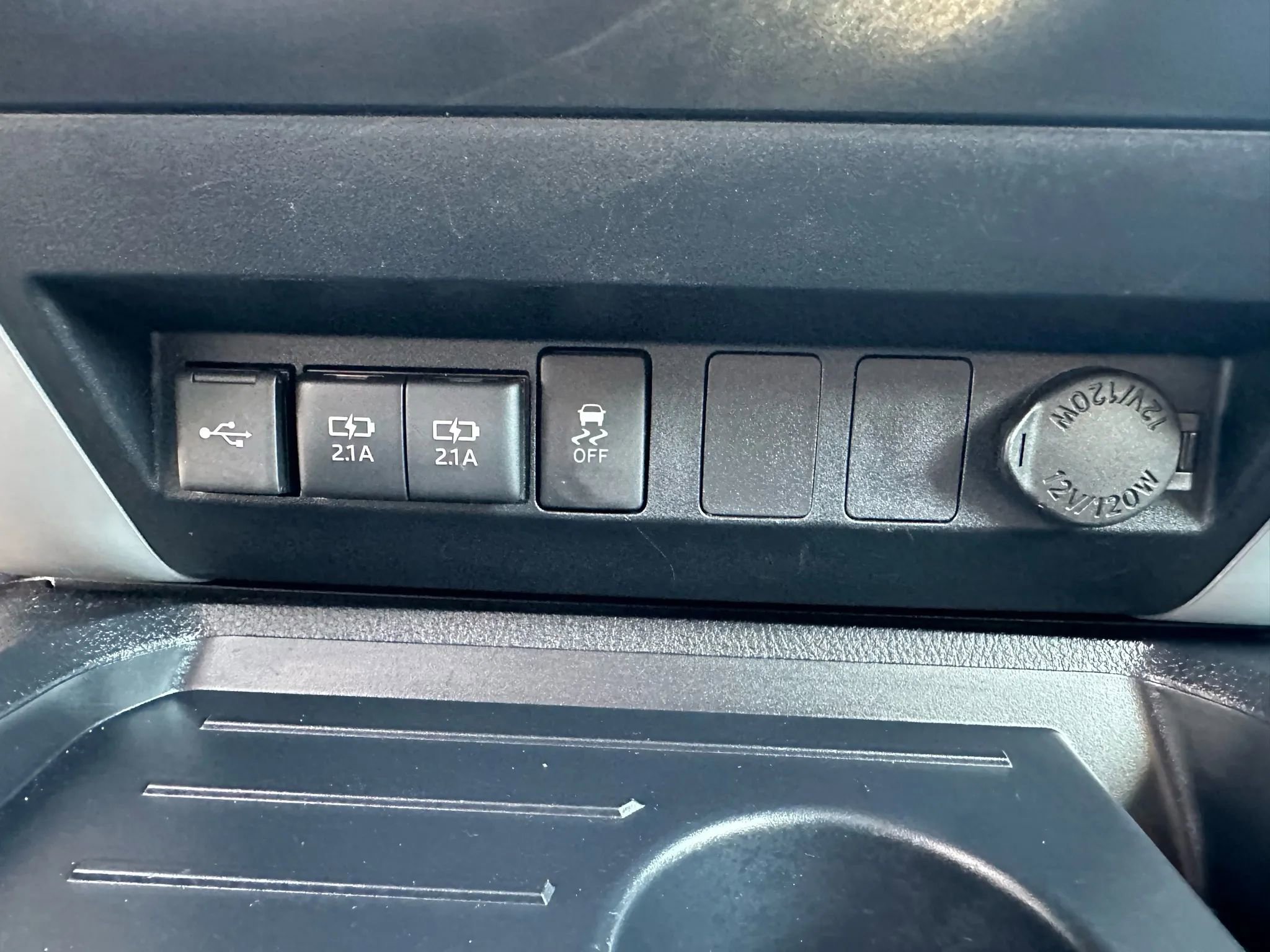 Used 2020 Toyota Tundra SR5 w/ SR5 Upgrade Package image 37