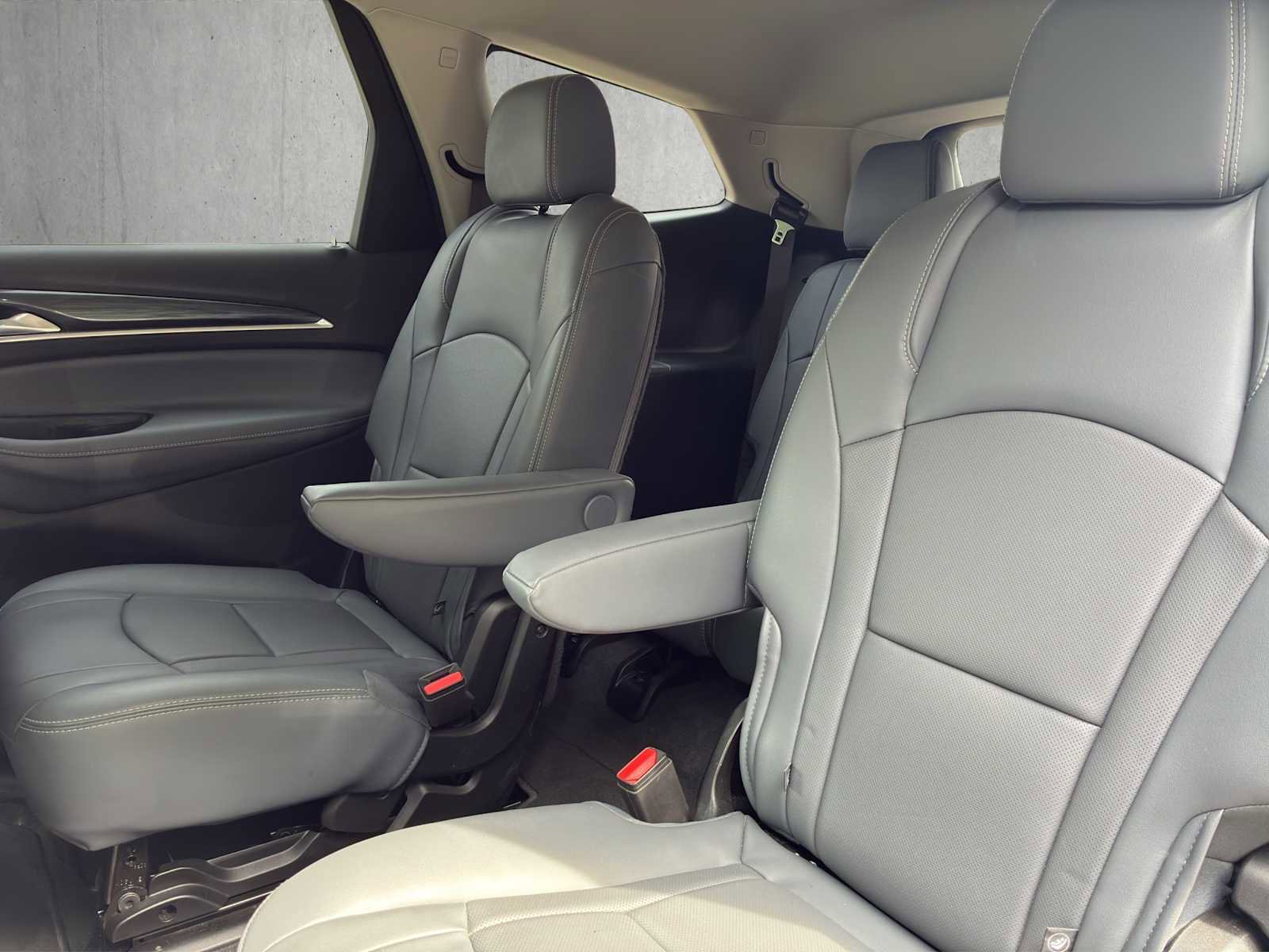 Used 2020 Buick Enclave Essence image 19