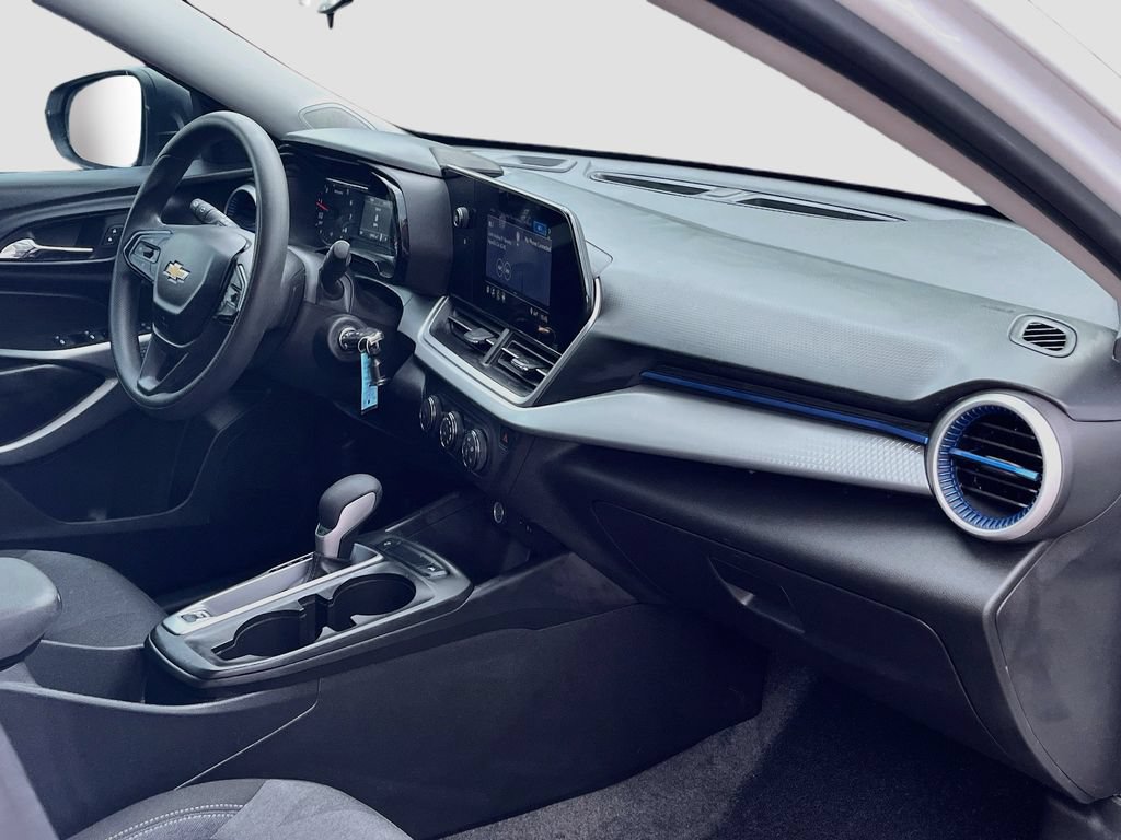 Used 2025 Chevrolet Trax LS w/ Driver Confidence Package FWD image 26