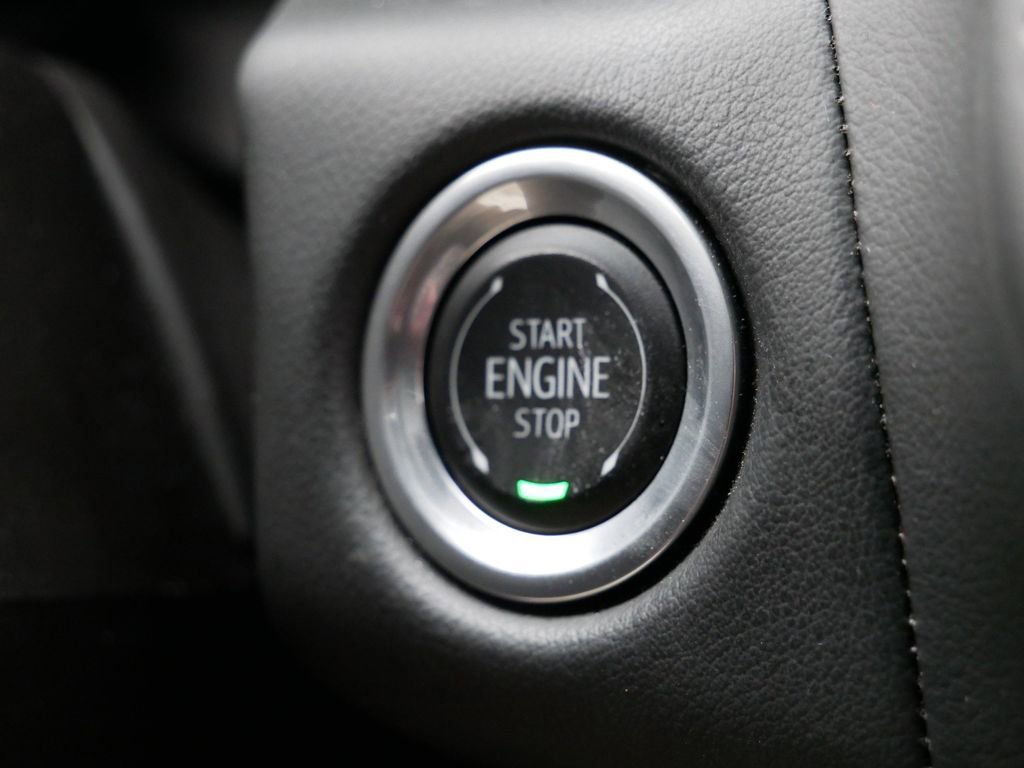 Used 2024 GMC Yukon SLE image 25