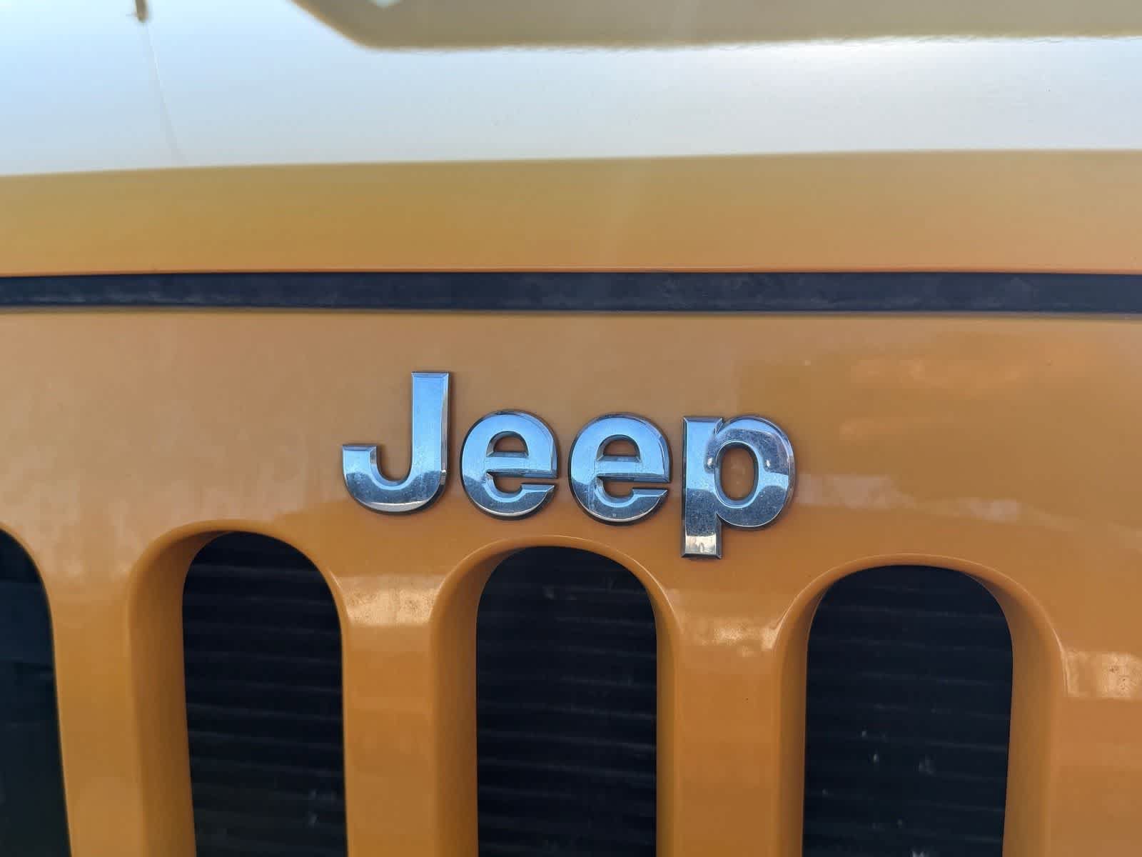 Used 2012 Jeep Wrangler Unlimited Rubicon w/ Connectivity Group AWD/4WD image 31