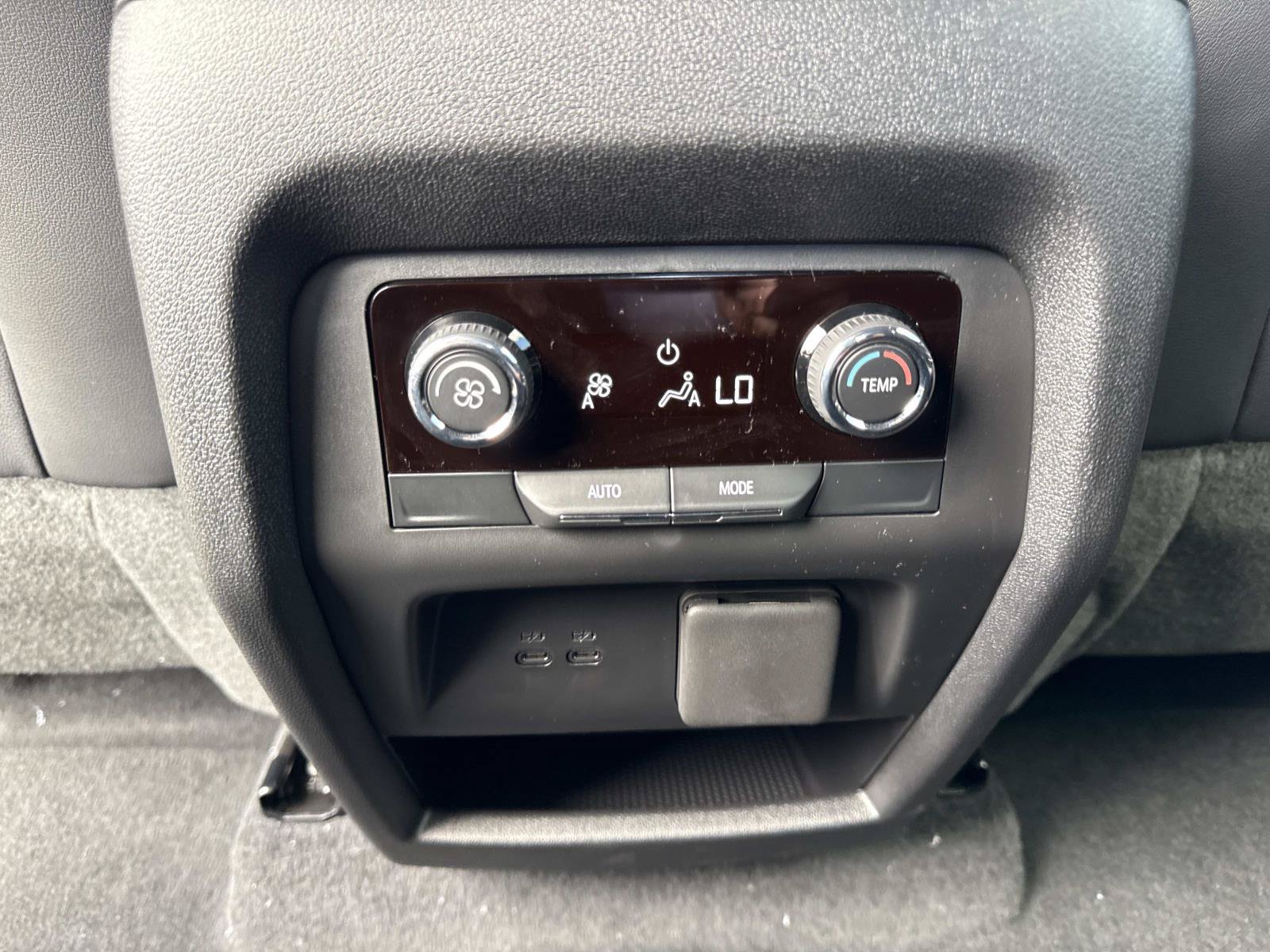 New 2027 Chevrolet Traverse LT w/ Sun and Wheel Package FWD image 31