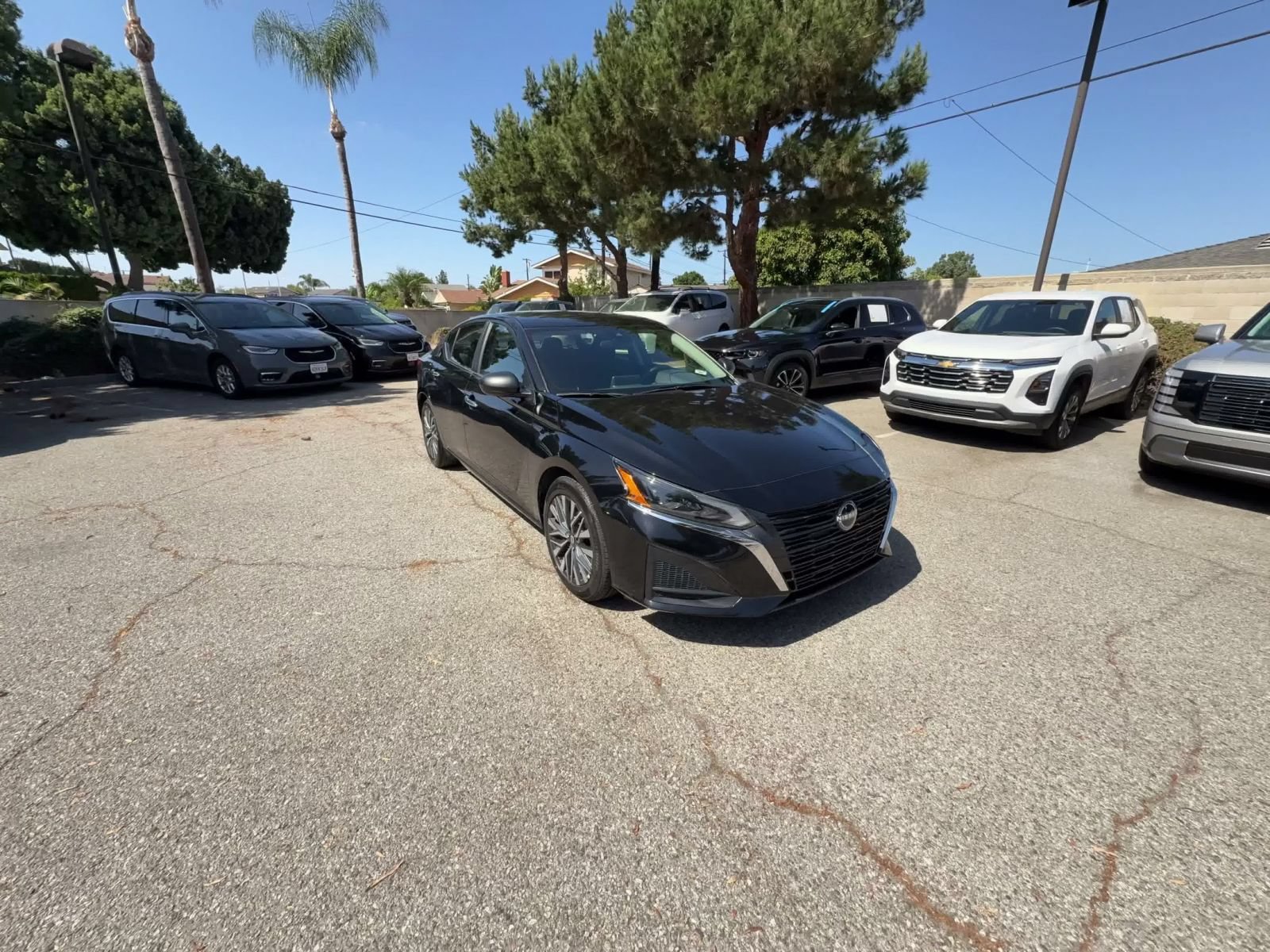 Used 2025 Nissan Altima 2.5 SV FWD image 3