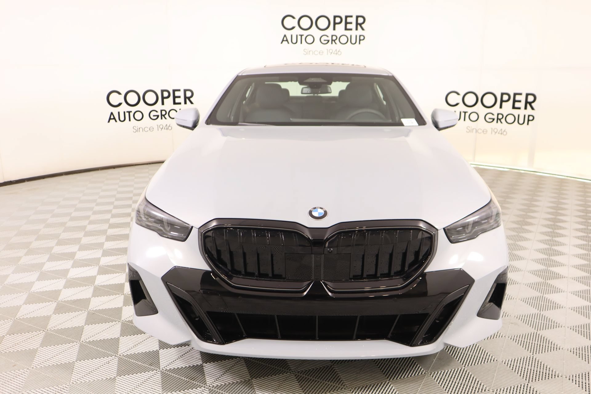 New 2026 BMW 530i xDrive w/ M Sport Package AWD/4WD image 9