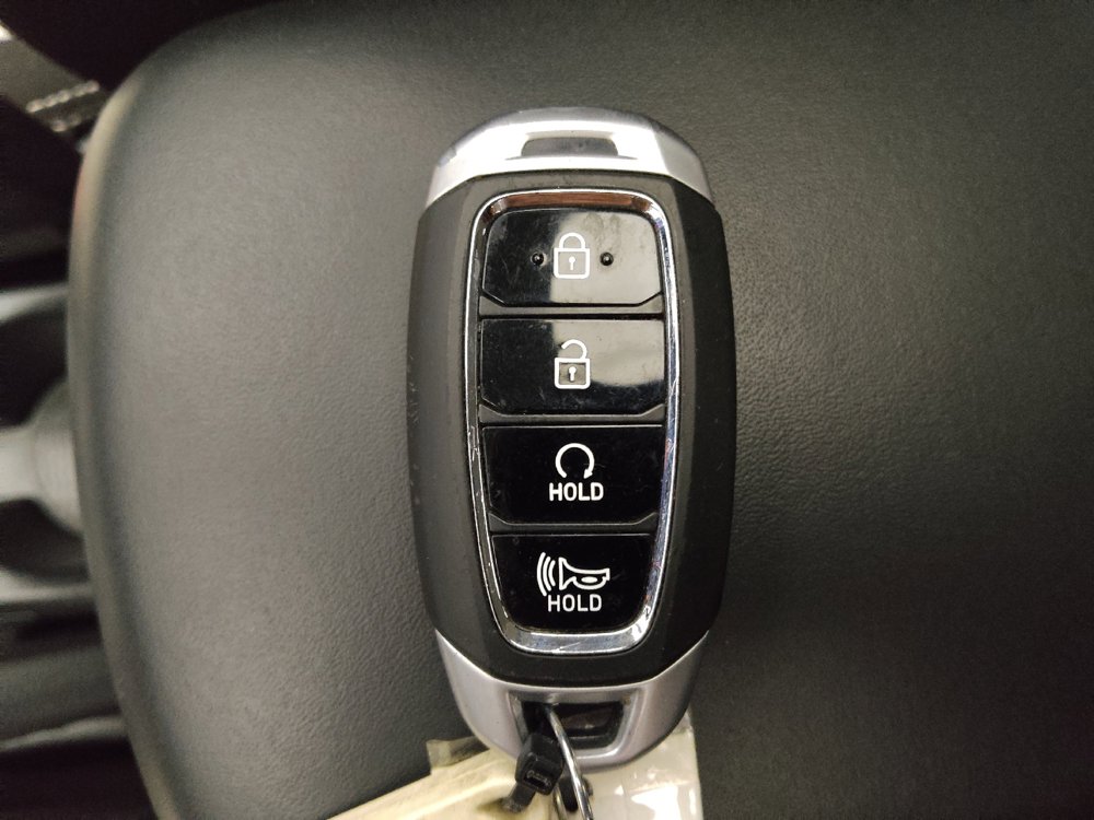 Used 2025 Hyundai Venue SEL FWD image 32