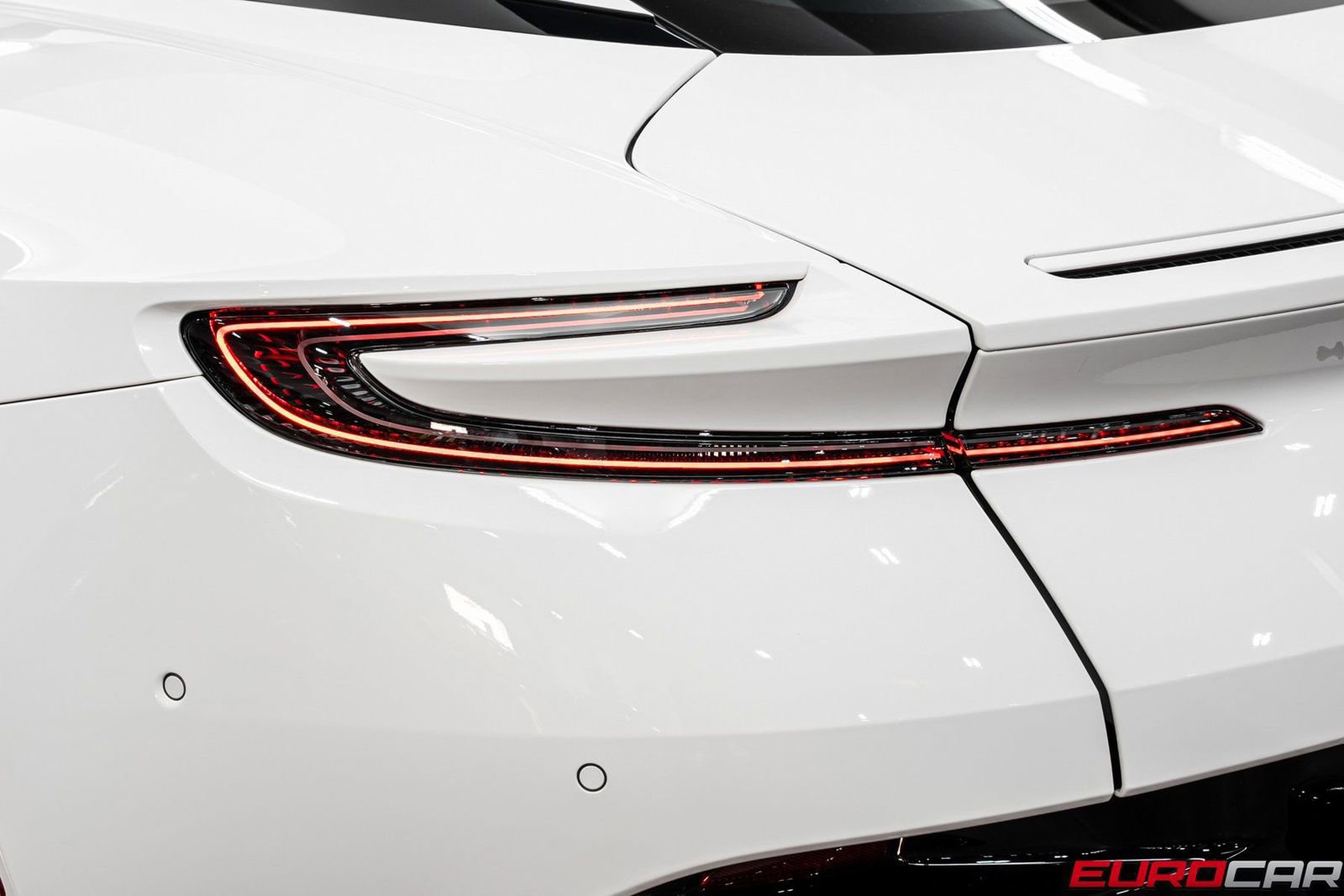 Used 2024 Aston Martin DB12 Coupe RWD image 17