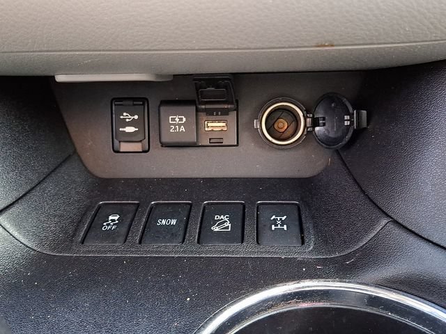 Used 2019 Toyota Highlander XLE AWD/4WD image 27