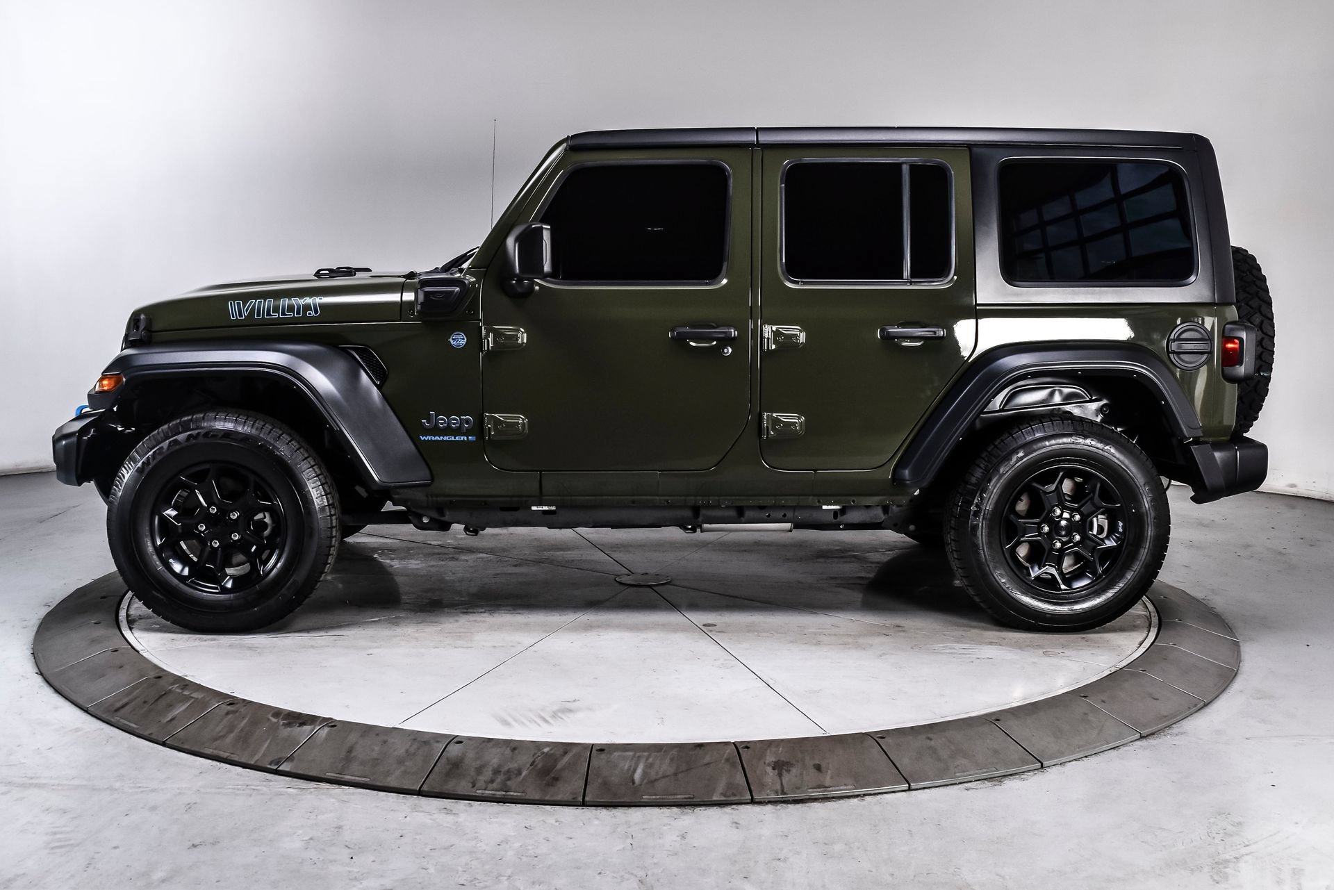 Used 2023 Jeep Wrangler Unlimited w/ 8.4" Radio Group AWD/4WD image 3