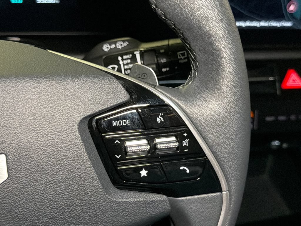 Certified 2023 Kia Niro Wave FWD image 28