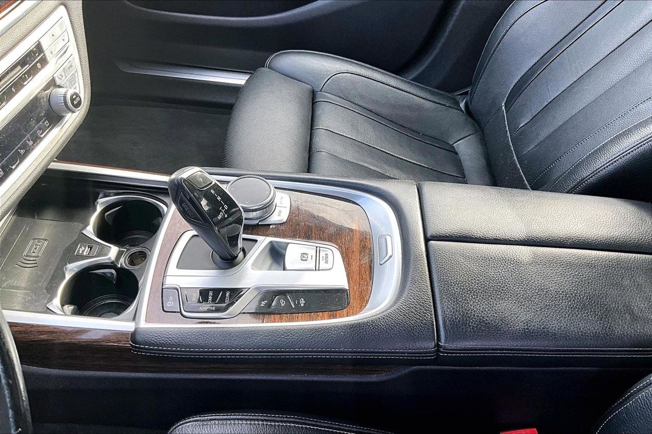 Used 2020 BMW 740i xDrive image 18