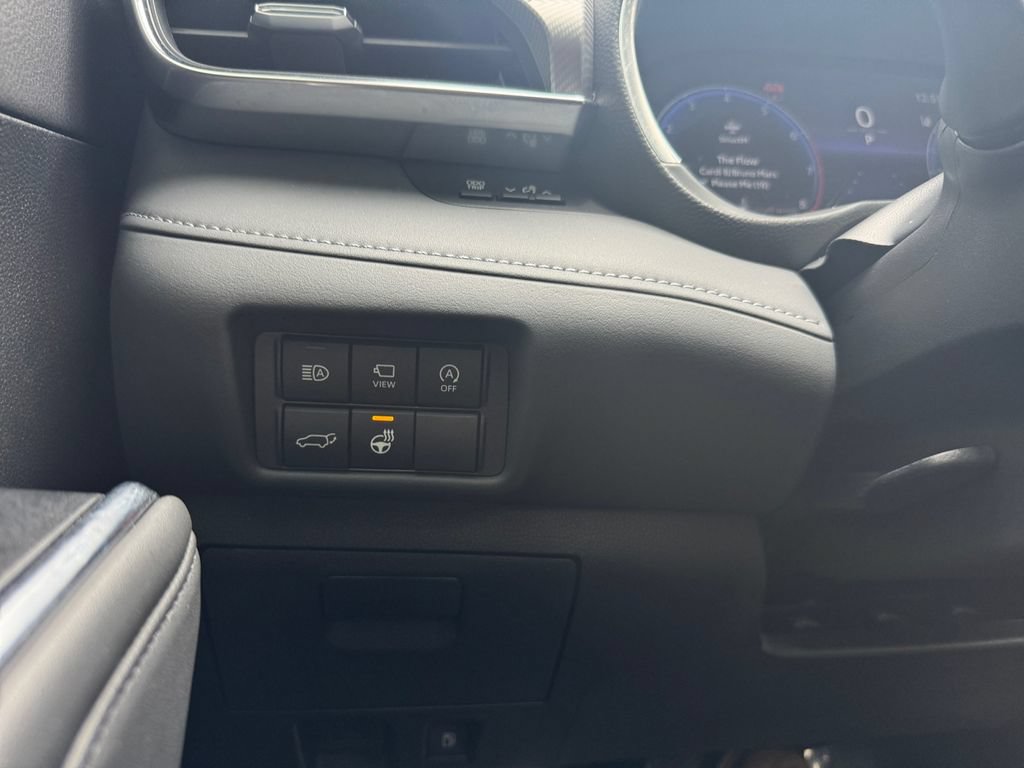 Used 2025 Toyota Highlander Platinum AWD/4WD image 29