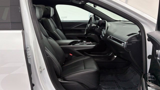 Used 2025 Cadillac Lyriq Luxury AWD/4WD image 22