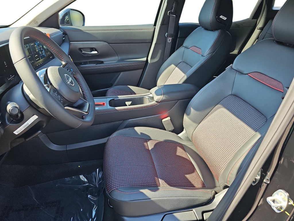 New 2027 Nissan Kicks SR w/ SR Premium Package FWD image 15