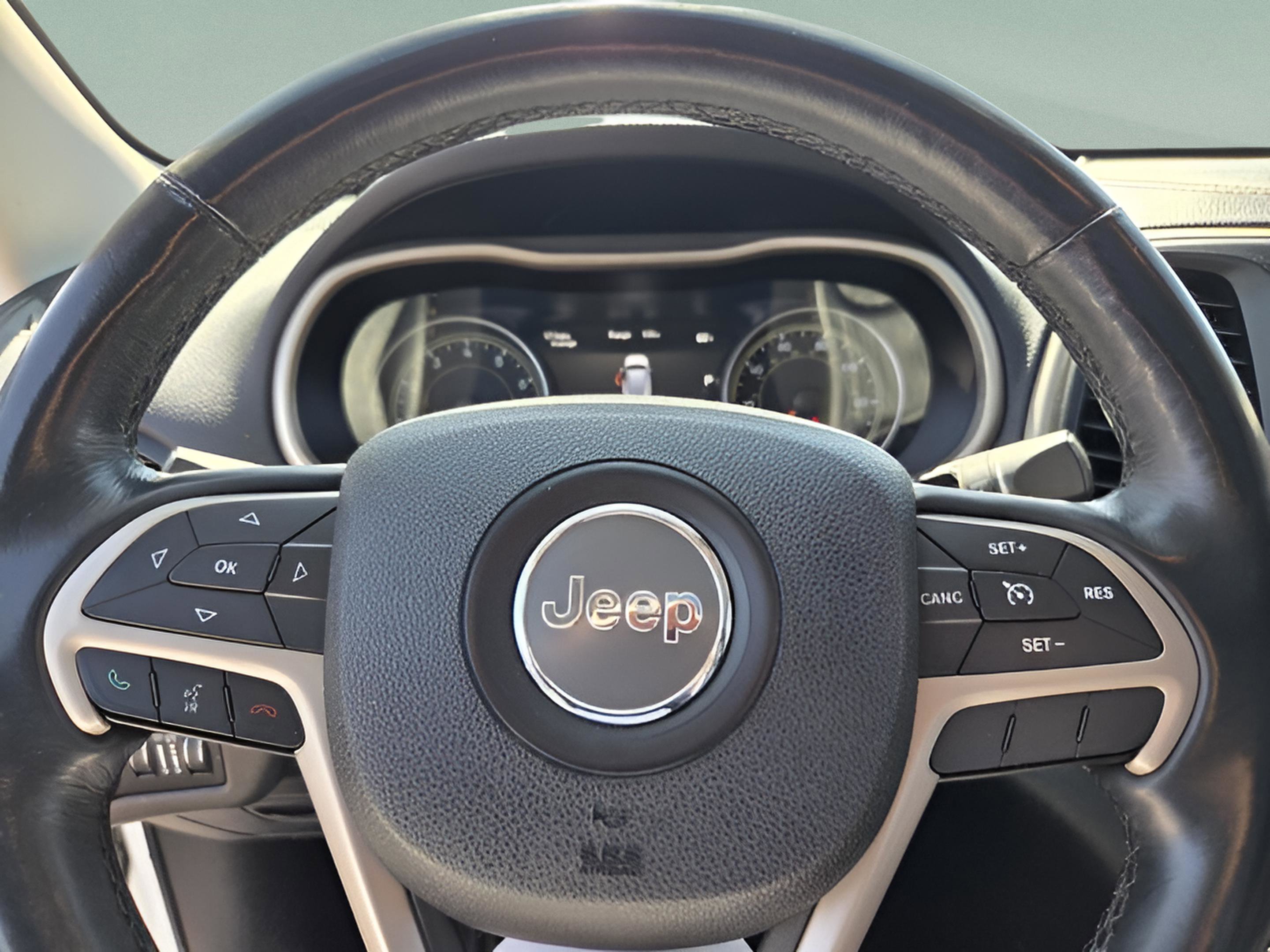 Used 2015 Jeep Cherokee Limited image 27