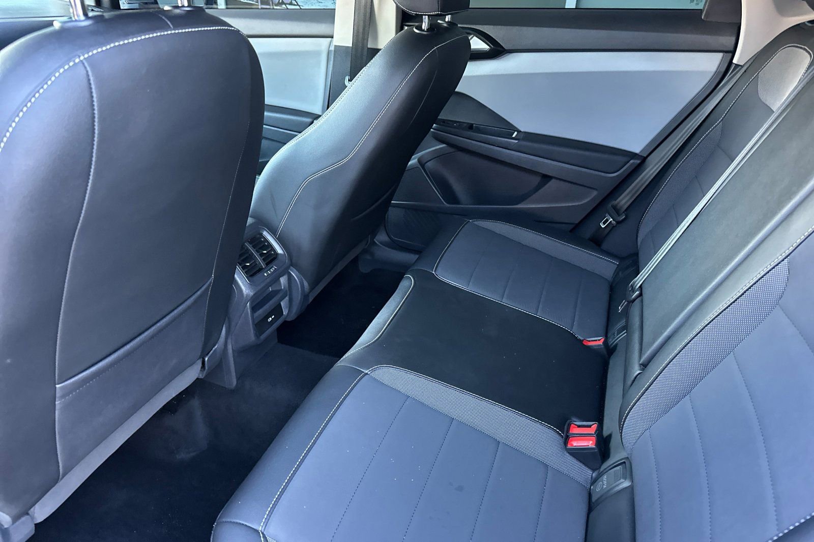 Used 2022 Volkswagen Taos SE image 12