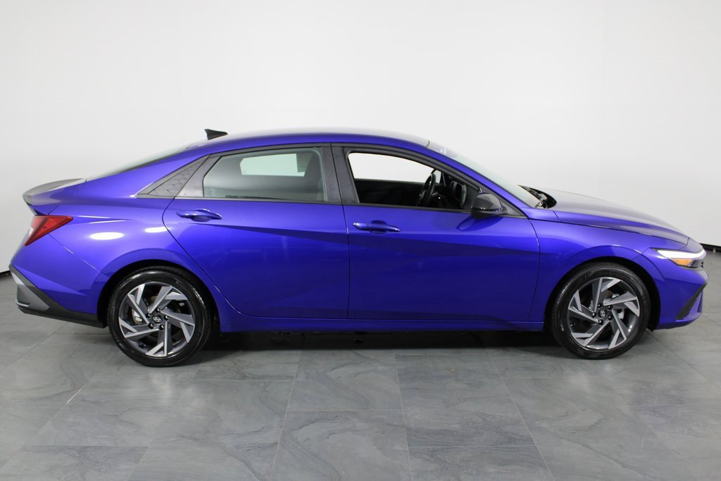 Certified 2025 Hyundai Elantra Sport image 12