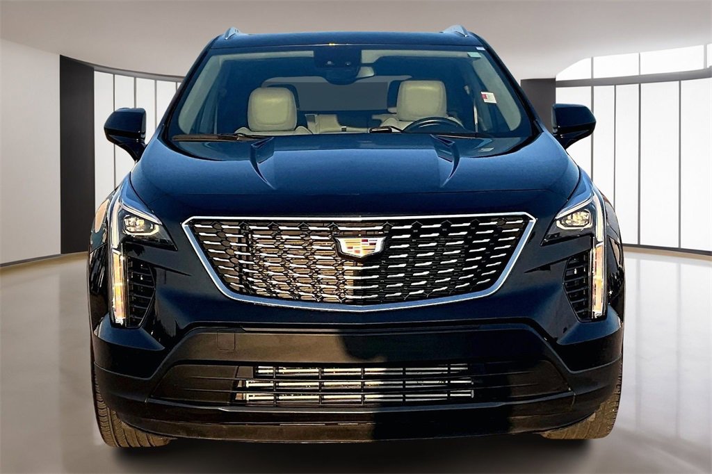 Used 2023 Cadillac XT4 Luxury w/ Cold Weather Package image 3