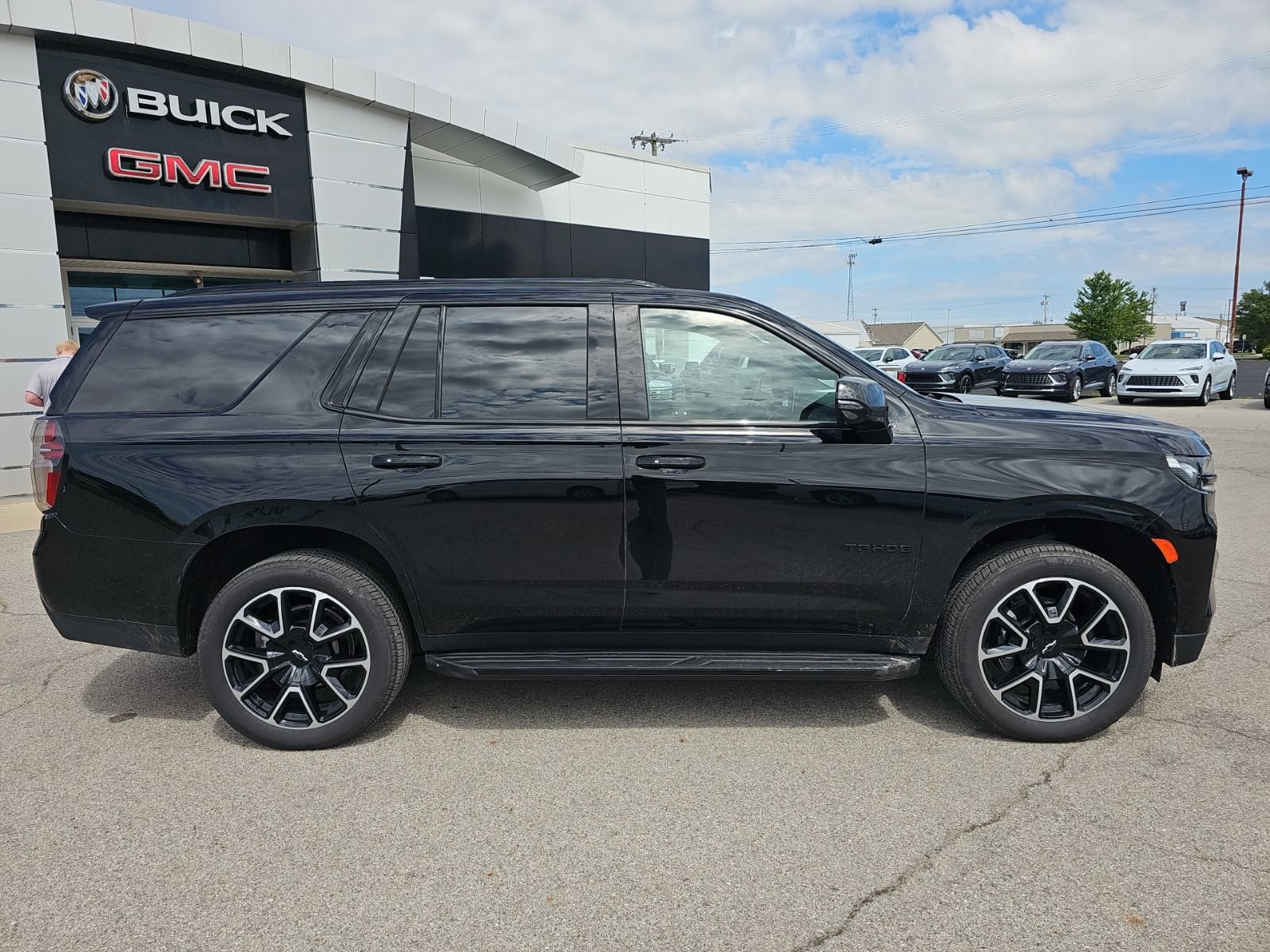 Used 2024 Chevrolet Tahoe RST w/ Luxury Package AWD/4WD image 32