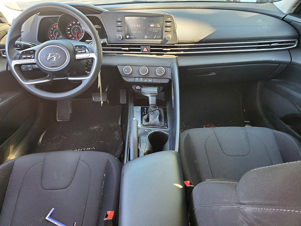 Used 2022 Hyundai Elantra SE FWD image 7