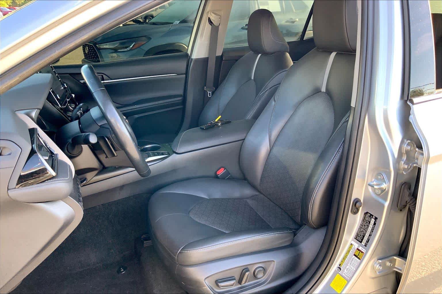 Used 2022 Toyota Camry XSE FWD image 8