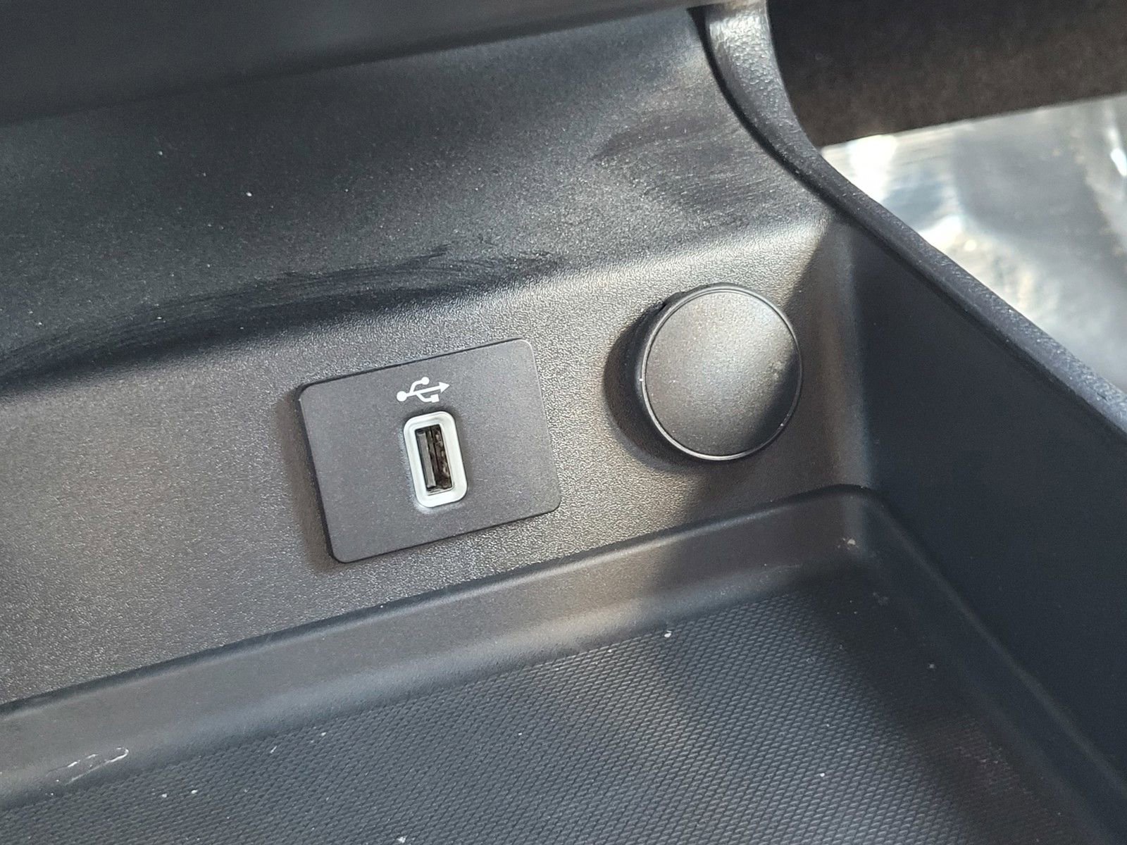 Used 2017 Ford Fusion SE w/ Fusion SE Technology Package image 24