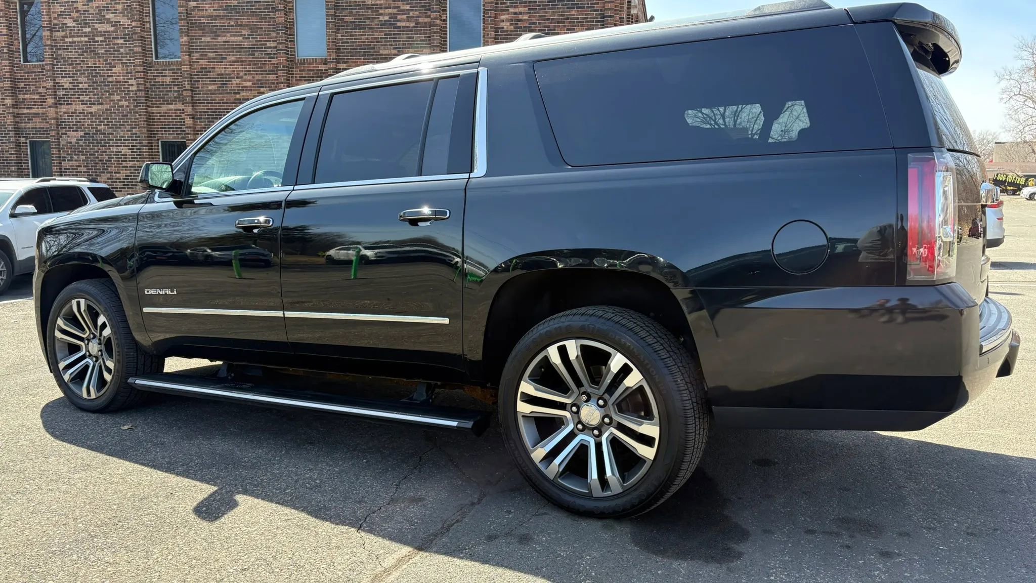 Used 2018 GMC Yukon XL Denali w/ Denali Ultimate Package image 6