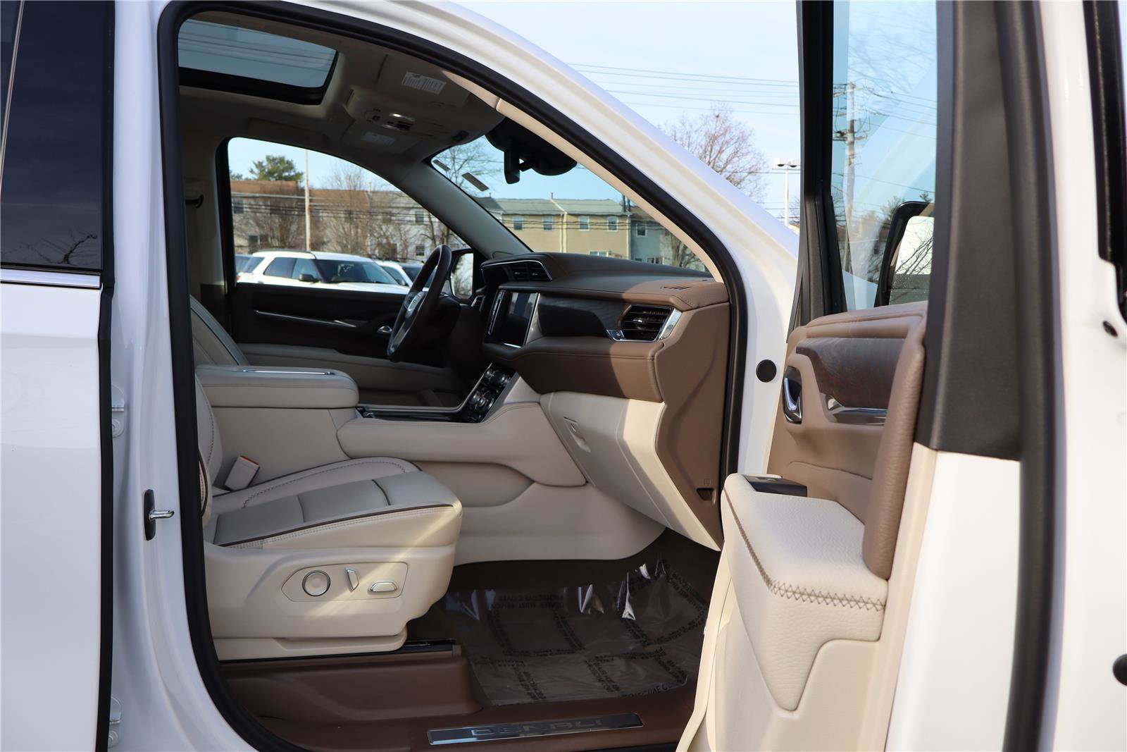 Used 2023 GMC Yukon XL Denali image 25