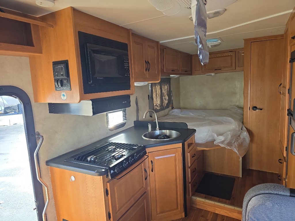 Used 2011 Ford E-350 and Econoline 350 Super Duty w/ Payload Pkg image 23