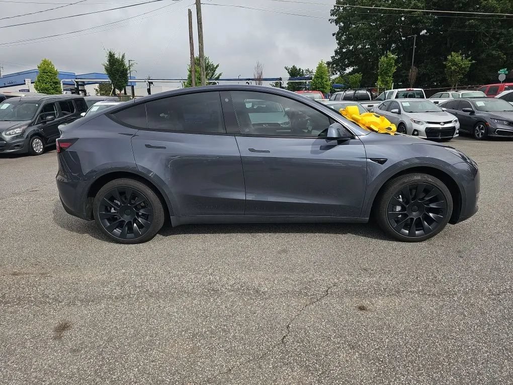 Used 2022 Tesla Model Y Long Range AWD/4WD image 5