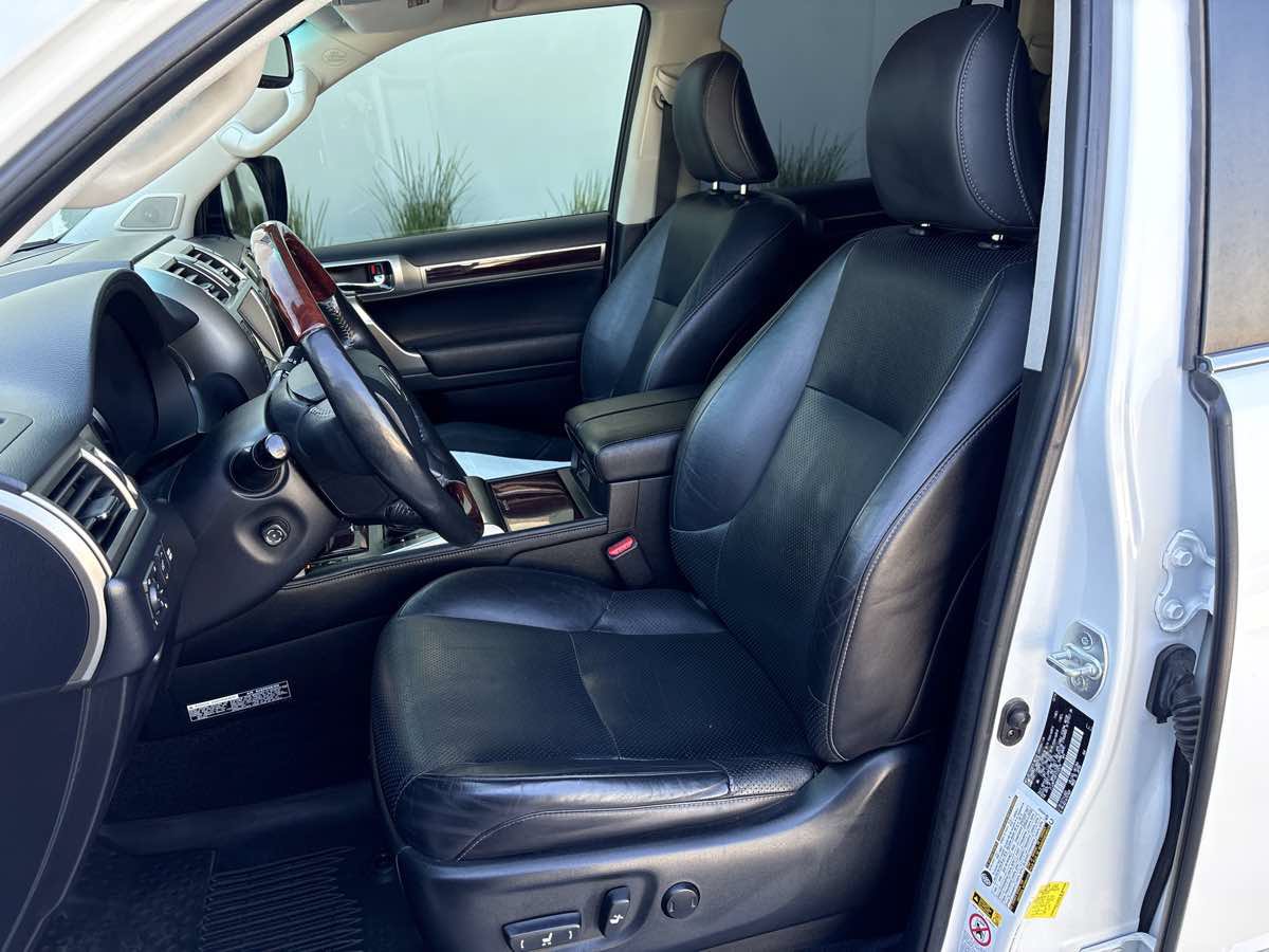 Used 2015 Lexus GX 460 Luxury w/ Preferred Accessory Package AWD/4WD image 22