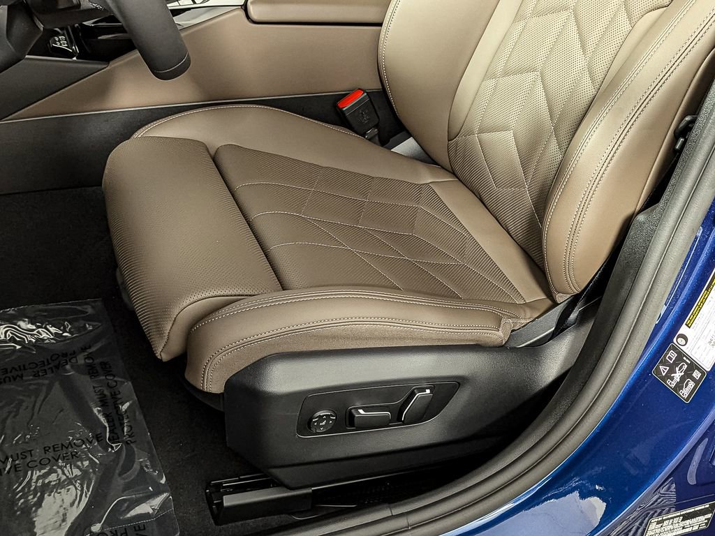 Used 2025 BMW 530i xDrive w/ Premium Package image 19