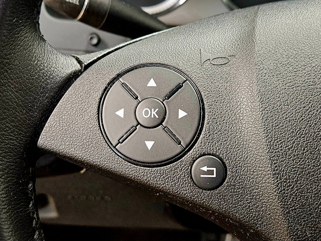 Used 2010 Mercedes-Benz C 300 4MATIC Sedan image 12