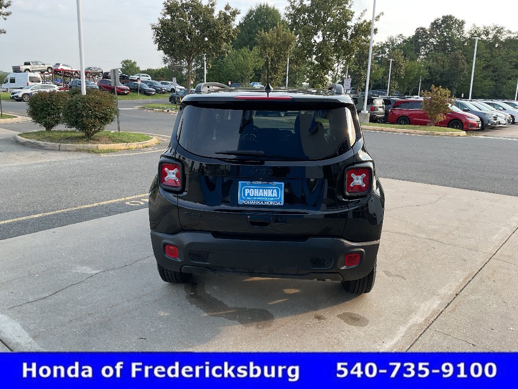 Used 2023 Jeep Renegade Latitude AWD/4WD image 5