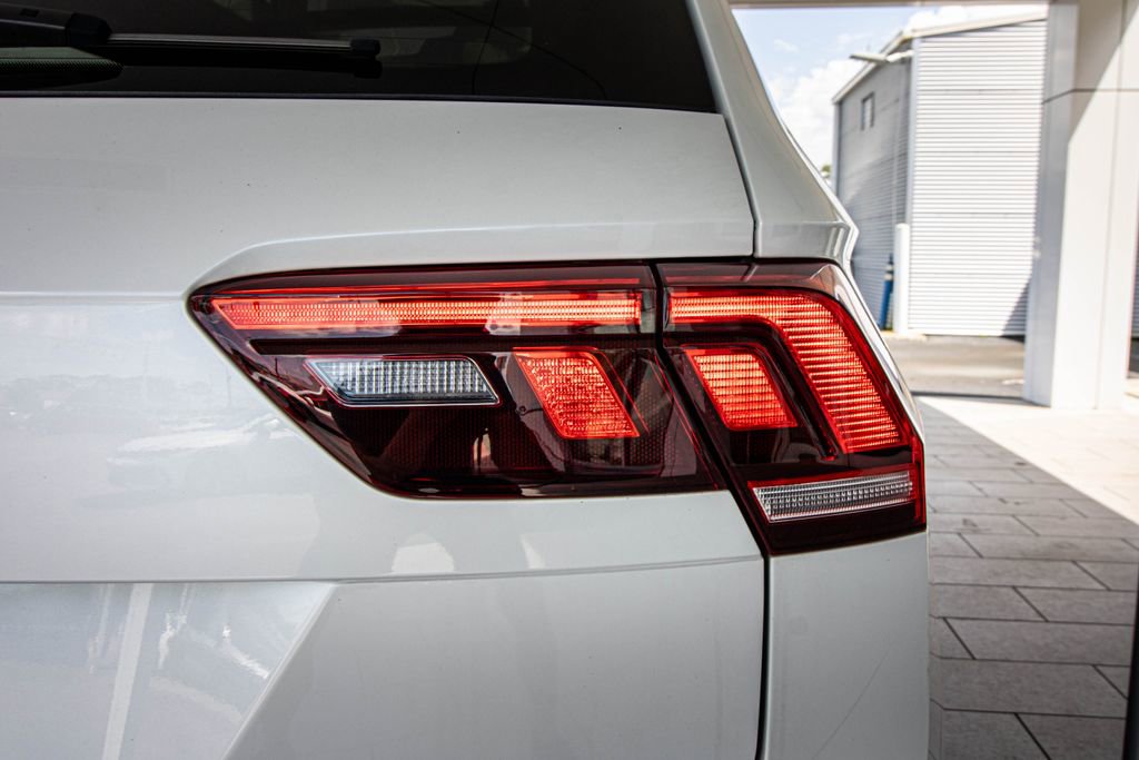 Used 2023 Volkswagen Tiguan SE R-Line image 14