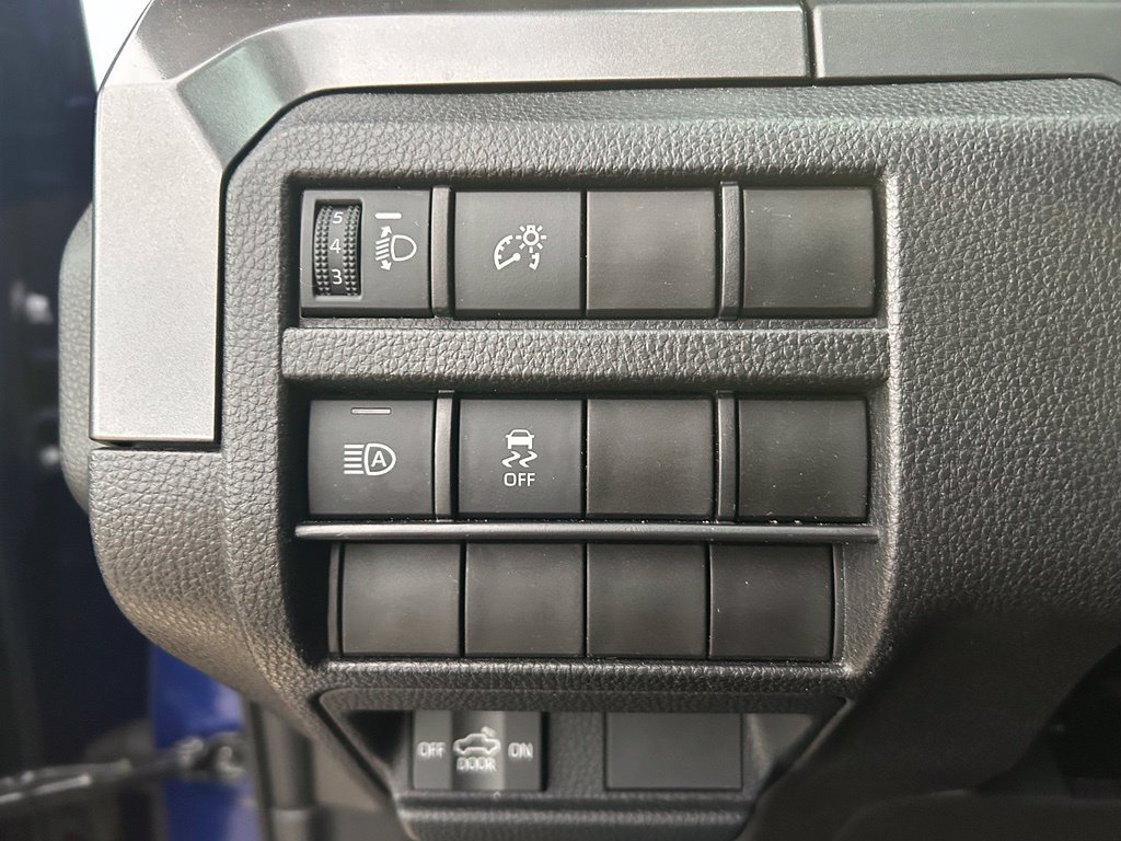 Used 2025 Toyota Tacoma SR5 AWD/4WD image 22