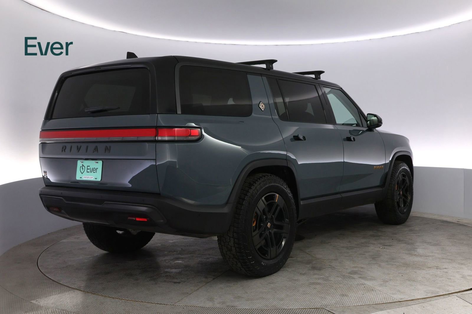 Used 2025 Rivian R1S Premium image 3
