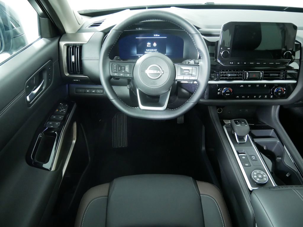 New 2025 Nissan Pathfinder Platinum w/ Black Appearance Package image 15