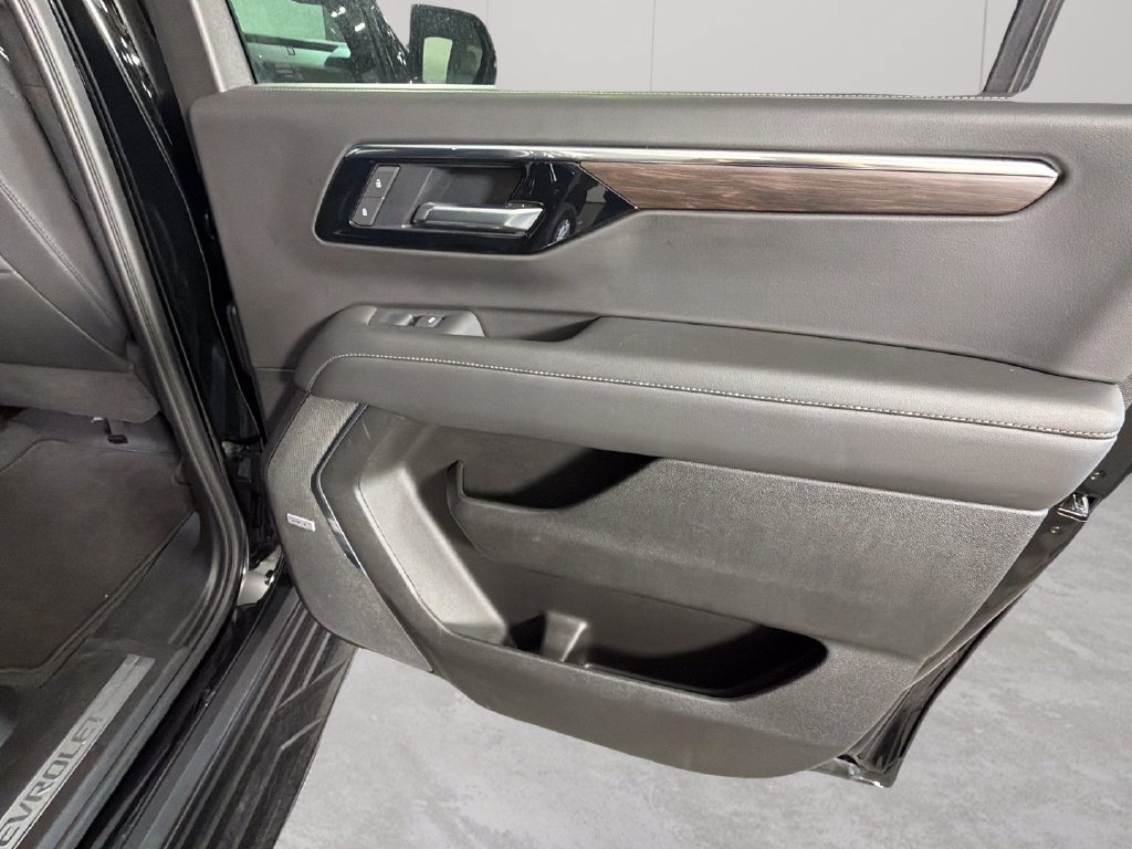 Used 2026 Chevrolet Suburban LT w/ Comfort Package AWD/4WD image 37