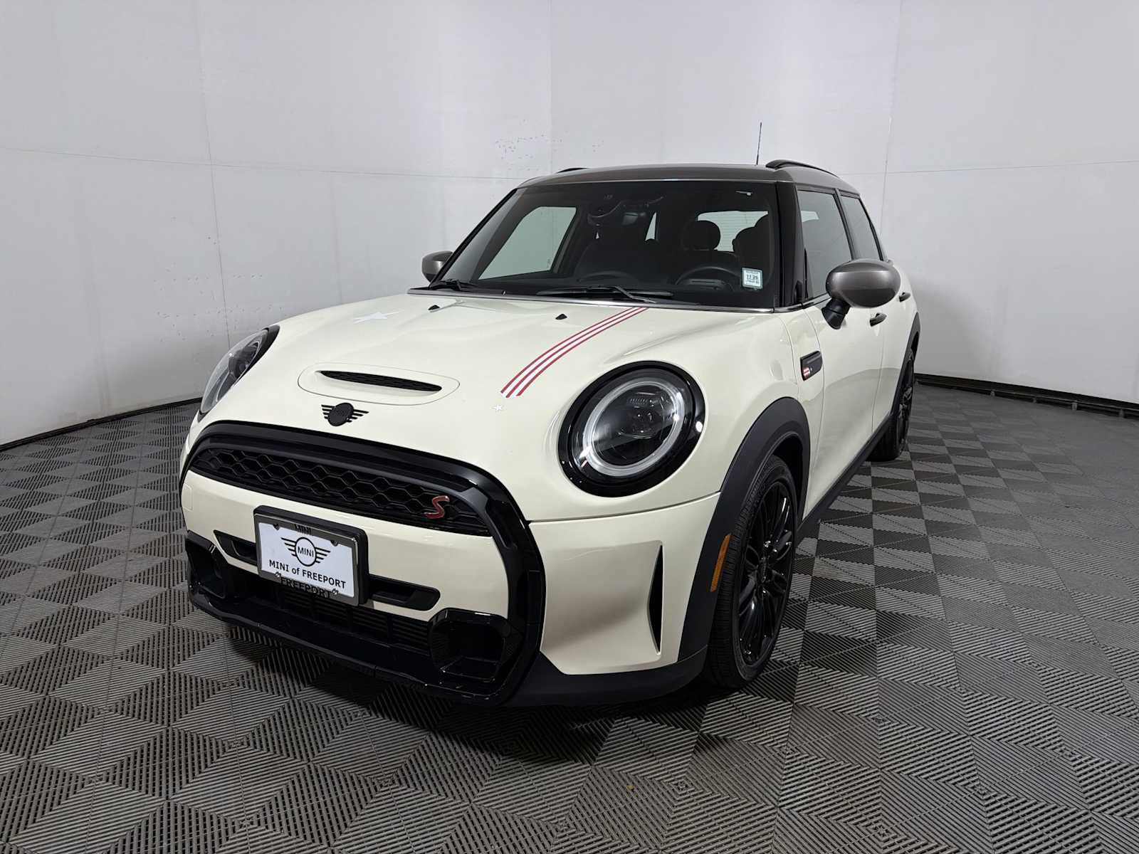 Used 2023 MINI Cooper S image 3