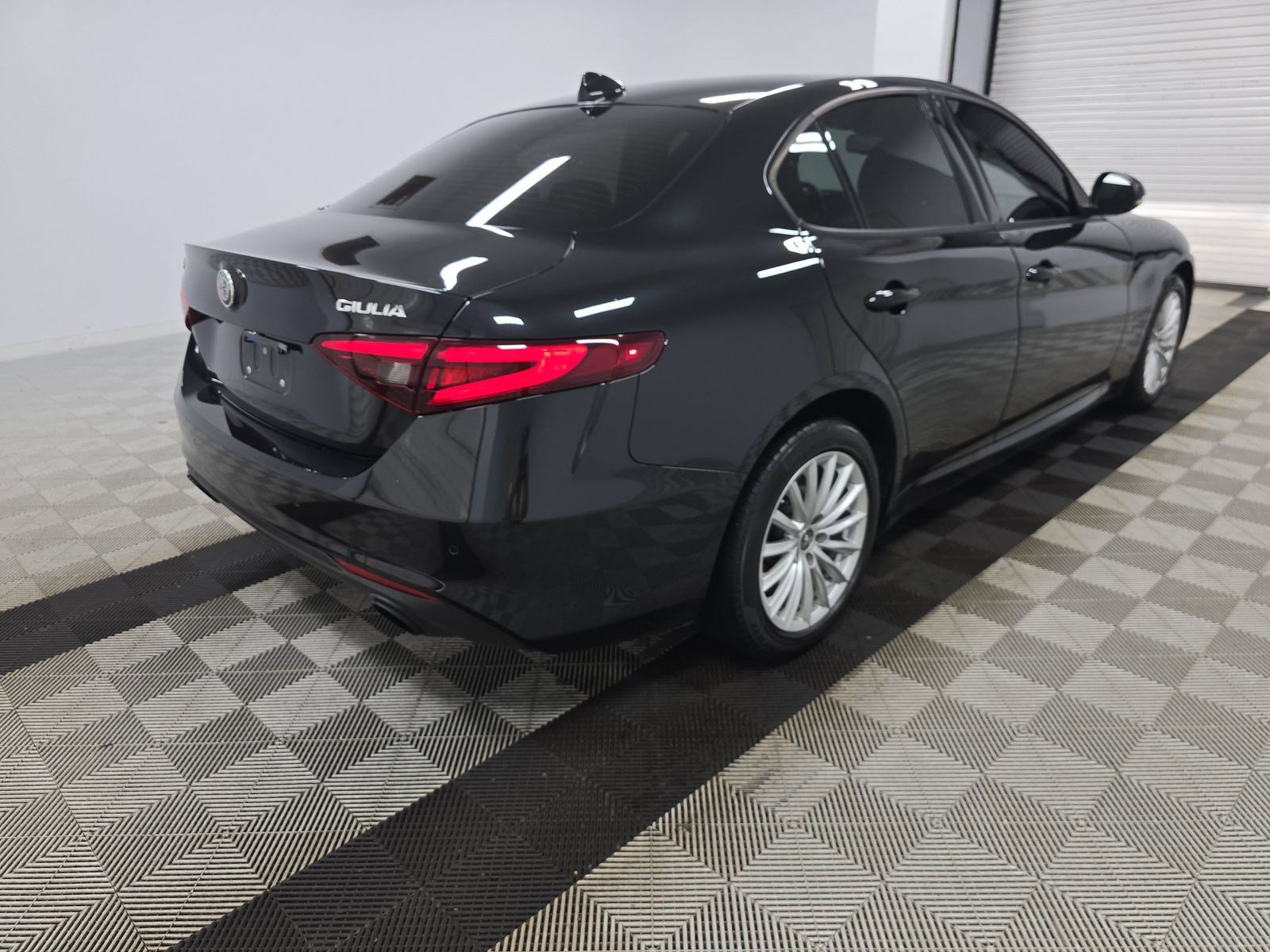 Used 2023 Alfa Romeo Giulia Sprint AWD/4WD image 4