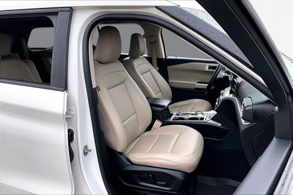 Certified 2023 Ford Explorer XLT w/ Equipment Group 202A image 7