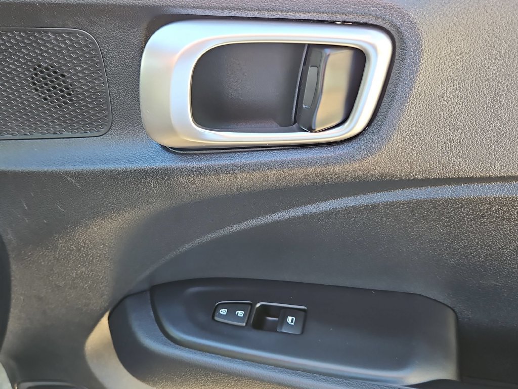 Used 2025 Hyundai Venue SEL FWD image 34