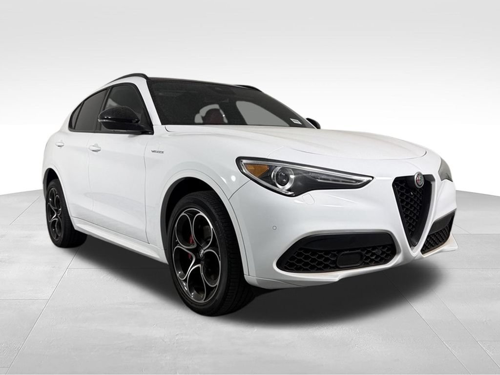Used 2023 Alfa Romeo Stelvio Veloce AWD/4WD image 5